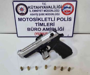 Kütahya’Da Bir Şahsın Üzerinde Ruhsatsız Tabanca Ele Geçirildi
