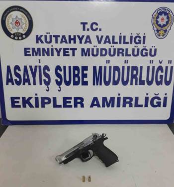 Kütahya’Da Bir Şahsın Üzerinde Ruhsatsız Tabanca Ele Geçirildi
