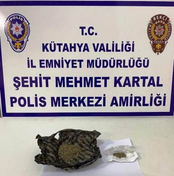 Kütahya’Da Bir Şahsın Üzerinde Uyuşturucu Ele Geçirdi
