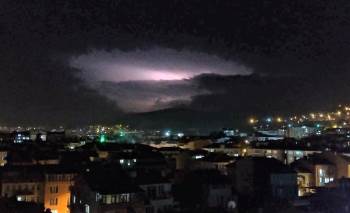 Kütahya’Da Çakan Şimşekler Görsel Şölen Oluşturdu
