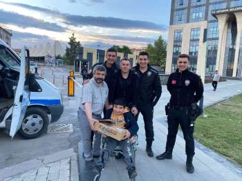 Kütahya’Da Çevik Kuvvet Polislerinden Anlamlı Hediye
