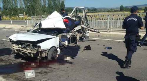 Kütahya'da düğün dönüşü feci kaza: 3 ölü, 2 yaralı