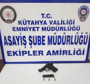 Kütahya’Da Durdurulan Araçlarda 2 Ruhsatsız Tabanca Ele Geçirildi
