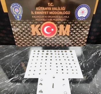 Kütahya’Da Durdurulan Araçta 87 Adet Tarihi Eser Ele Geçirildi
