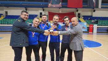 Kütahya’Da Eğitim Çalışanlarından Voleybol Turnuvası
