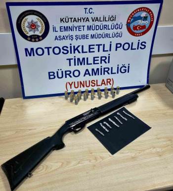 Kütahya’Da Ehliyetsiz Sürücünün Aracında Ruhsatsız Tüfek Ve Uyuşturucu Ele Geçirildi
