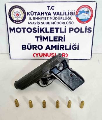 Kütahya’Da Ehliyetsiz Ve Alkollü Sürücünün Aracında Ruhsatsız Tabanca Bulundu
