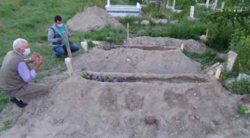 Kütahya'da evli çift bir gün arayla koronavirüse yenik düştü