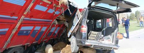 Kütahya'da feci kaza: 1 ölü, 2 yaralı