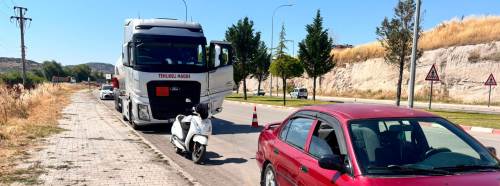 Kütahya'da gaz yüklü tır otomobile çarptı: 1 kişi ağır yaralandı