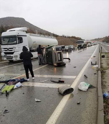 Kütahya’Da Hafif Ticari Araç İle Tır Çarpıştı: 3 Yaralı
