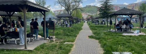 Kütahya’da havalar ısındı, aileler parklara akın etti