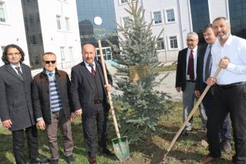 Kütahya’Da Hayrettin Karaca Anısına Fidan Dikme Etkinliği
