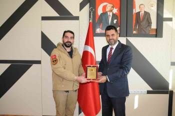 Kütahya’Da Helikopter Ve İha Uçuş Ekibine Teşekkür Plaketi
