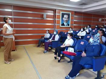 Kütahya’Da Hemşire Adayları Yüz Yüze Eğitime Başladı
