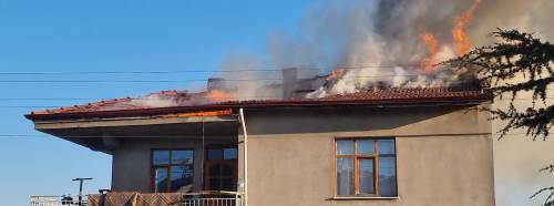 Kütahya’da iftar vakti yangın paniği: Ev küle döndü!