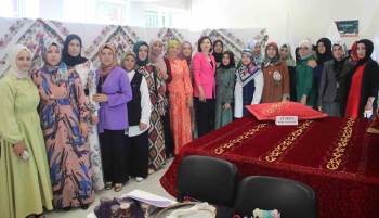 Kütahya’Da İğne Oyası Ve El Nakışları Kursiyerlerinin Yıl Sonu Sergisi Göz Kamaştırdı
