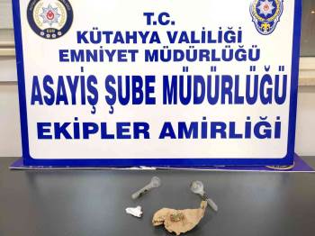 Kütahya’Da İki Kişinin Üzerinde Uyuşturucu Bulundu
