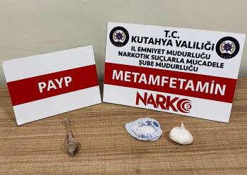 Kütahya’Da İki Kişinin Üzerinde Uyuşturucu Çıktı
