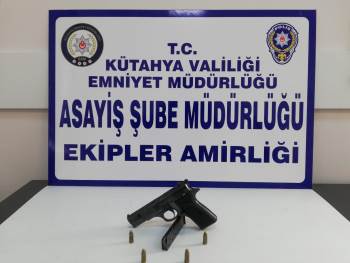 Kütahya’Da İki Şahsın Üzerinde Ruhsatsız Tabanca Ve Pompalı Tüfek Ele Geçirildi
