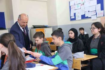 Kütahya’Da İkinci Dönem Yardımcı Kaynak Kitaplar Dağıtılmaya Devam Ediliyor
