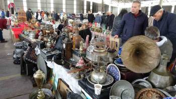 Kütahya’Da İlk Kez Kurulan Antika Pazarı İlgi Gördü
