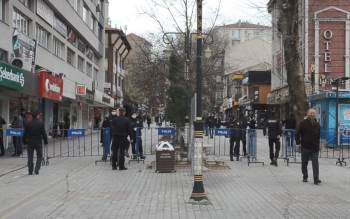 Kütahya’Da İşlek Alanlarda Kalabalık Oluşumuna İzin Verilmeyecek
