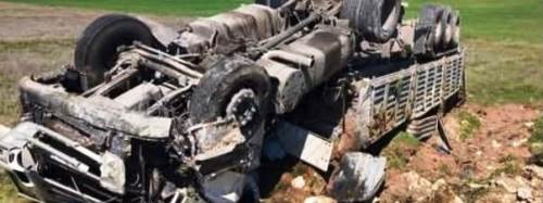 Kütahya’da kamyon devrildi: Sürücü yaralandı