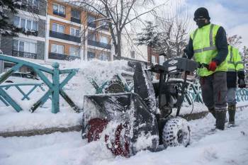 Kütahya’Da Kar Temizleme Ekipleri 24 Saat Görev Başında
