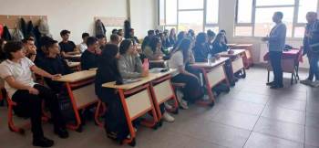 Kütahya’Da Lise Öğrencileri Dolandırıcılık Konusunda Bilgilendirildi
