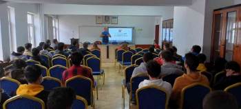 Kütahya’Da Lise Öğretmen Ve Öğrencilerine Okul Afet Farkındalık Eğitimi
