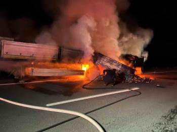 Kütahya’Da Mermer Yüklü Tırın Dorsesi Alev Alev Yandı
