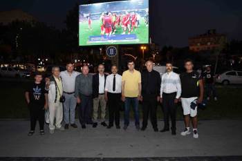 Kütahya’Da Milli Heyecan Dev Ekranda Yaşandı
