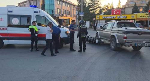 Kütahya’da motosiklet ile cip çarpıştı: 1 yaralı