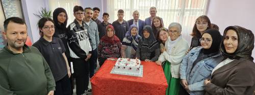 Kütahya’da öğrencilerden duygulandıran Anneler Günü ziyareti
