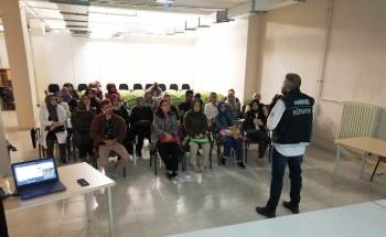 Kütahya’Da Öğretmen Ve Annelere Uyuşturucu Eğitimi
