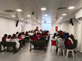 Kütahya’Da Öğretmen Ve Öğrenciler Dolandırıcılıklara Karşı Bilgilendirildi
