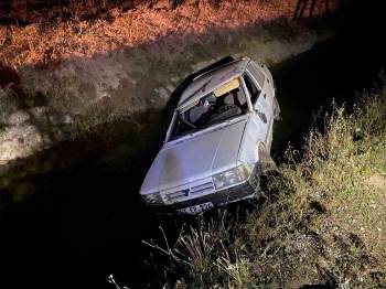 Kütahya’Da Otomobil Dere Yatağına Yuvarlandı: 2 Yaralı
