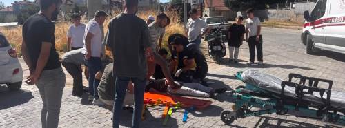Kütahya'da otomobil ile motosiklet çarpıştı: 2 yaralı