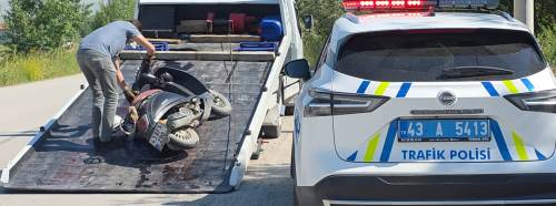 Kütahya'da otomobil ile motosiklet çarpıştı: Sürücü ağır yaralı