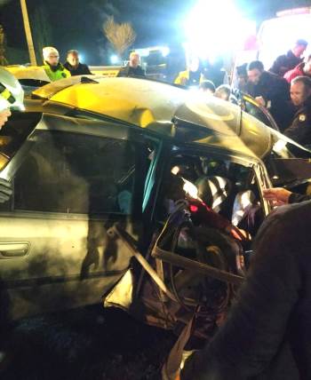 Kütahya’Da Otomobil Şarampole Devrildi: 2 Yaralı
