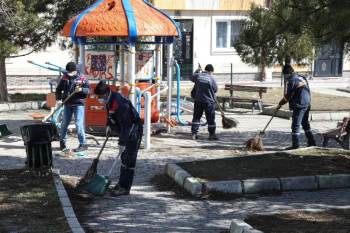 Kütahya’Da Park Ve Bahçelerde Temizlik
