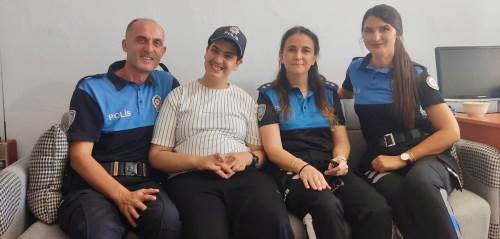 Kütahya'da polis olmak isteyen özel çocuğa ev ziyareti