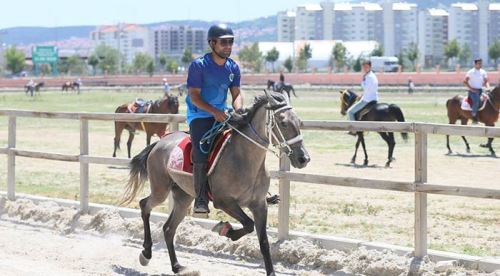 Kütahya'da rahvan at yarışları