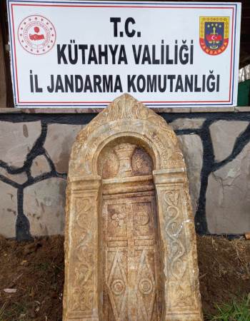 Kütahya’Da Roma Dönemine Ait Mezar Steli Ele Geçirildi
