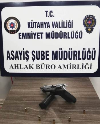 Kütahya’Da Ruhsatı Olmayan, Sigara İçilen Ve Ruhsatsız Tabanca Bulunan İşyeri Kapatıldı
