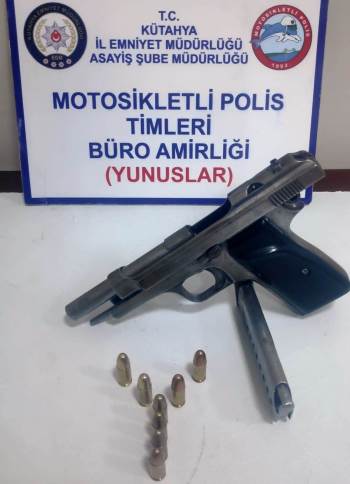 Kütahya’Da Ruhsatsız Tabanca Ve Kurusıkı Tabanca Ele Geçirildi
