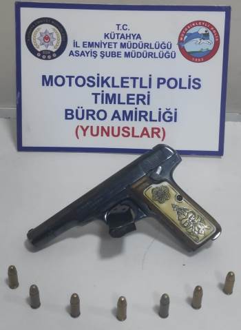 Kütahya’Da Ruhsatsız Tabanca Ve Pompalı Av Tüfeği Ele Geçirildi

