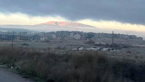 Kütahya’da sabahın ilk ışıklarıyla oluşan eşsiz manzara