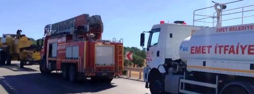 Kütahya'da seyir halindeki biçerdöver alevlere teslim oldu